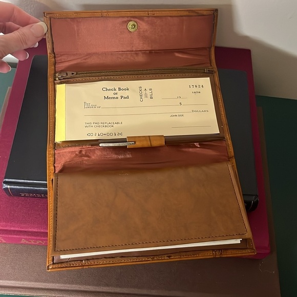 Vintage 1970s Di Lido Genuine Cowhide Leather Caramel Brown Checkbook Wallet - Picture 9 of 14
